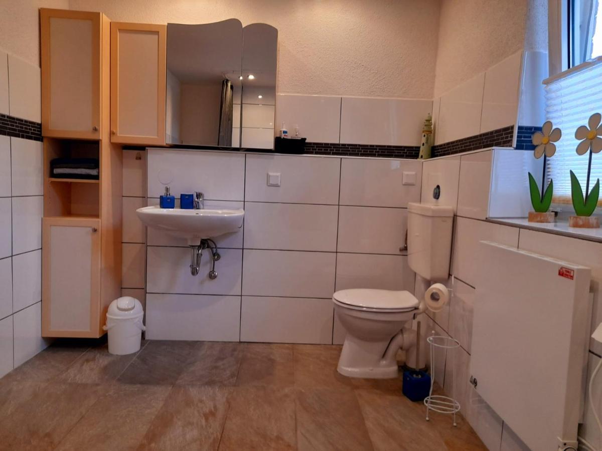 Willkommen In Dem Luftkurort Und Kaesestadt Nieheim Rennstrecke 4Km Entfernt Fewo1 Exterior photo